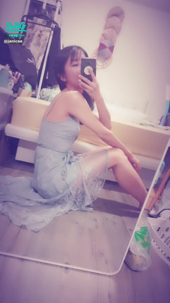  : long legs under lace 💙
Where are you going in a dress? 🌹 ?
nu bra that has been running out 💖
The triangle area is only covered with lace 😈
lace gown 💖
#細肩帶 #禮服 #美腿 #洋裝 #蕾絲 #肩膀 #黑髮 #赤腳 #指甲油 #長髮 #赤腳 #裸足 #性感 #nubra #gown #lace