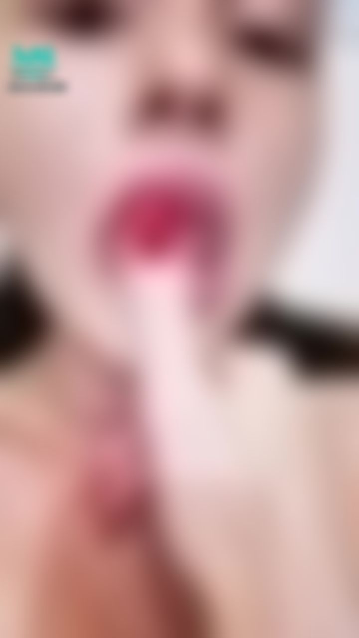 sweetkatty : Sexy lips 👄 I suck my fingers and moan in pleasure 😍😍😍🤤🤤🤤🤤🤤🤤 #sexy #lips #呻吟 #tongues 