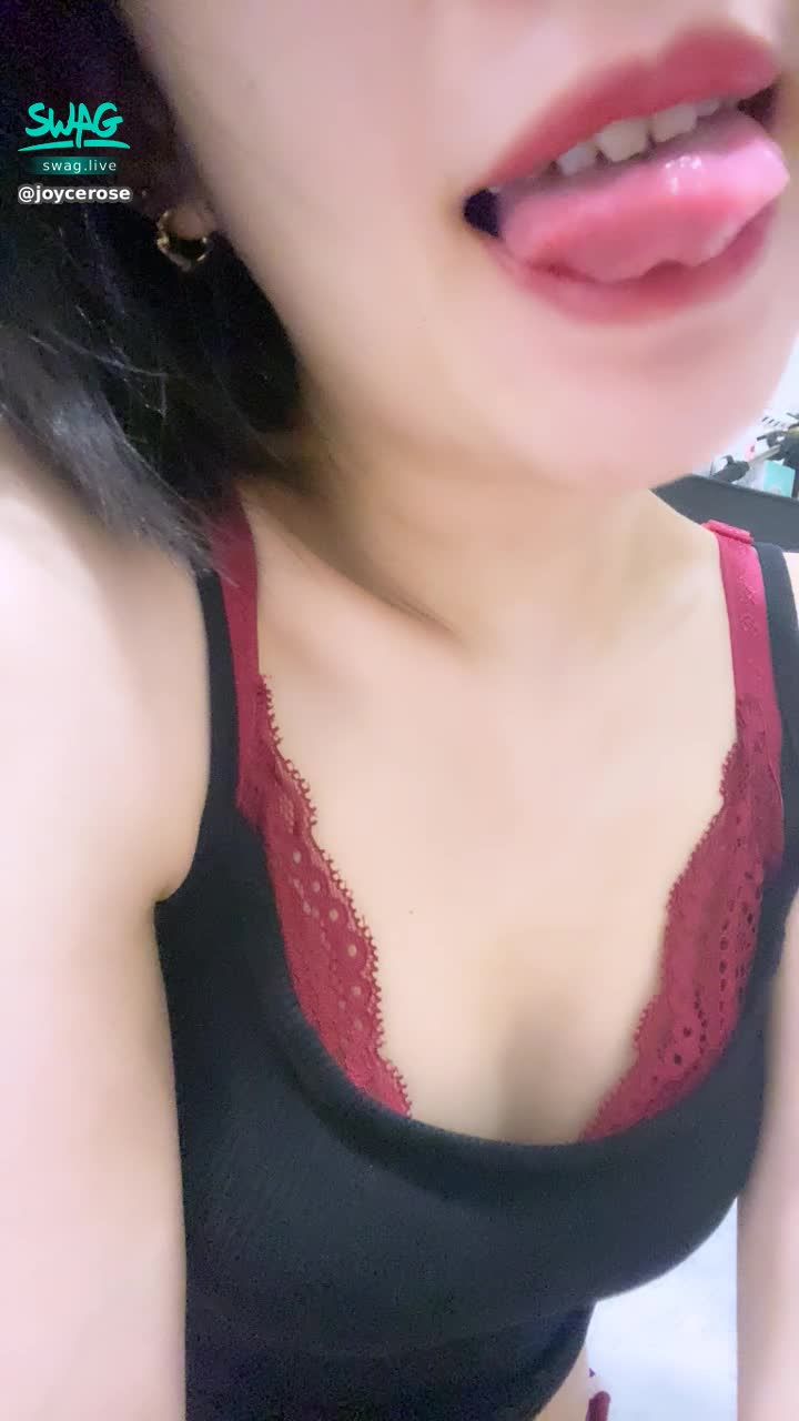 joycerose : 你的居家女友💋一回家看到女友這樣挑逗你，喜歡嗎？