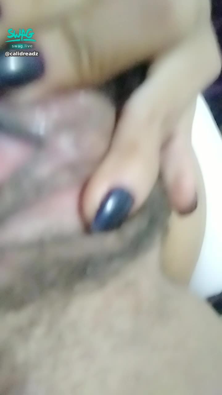 calidreadz : Rubbing clit