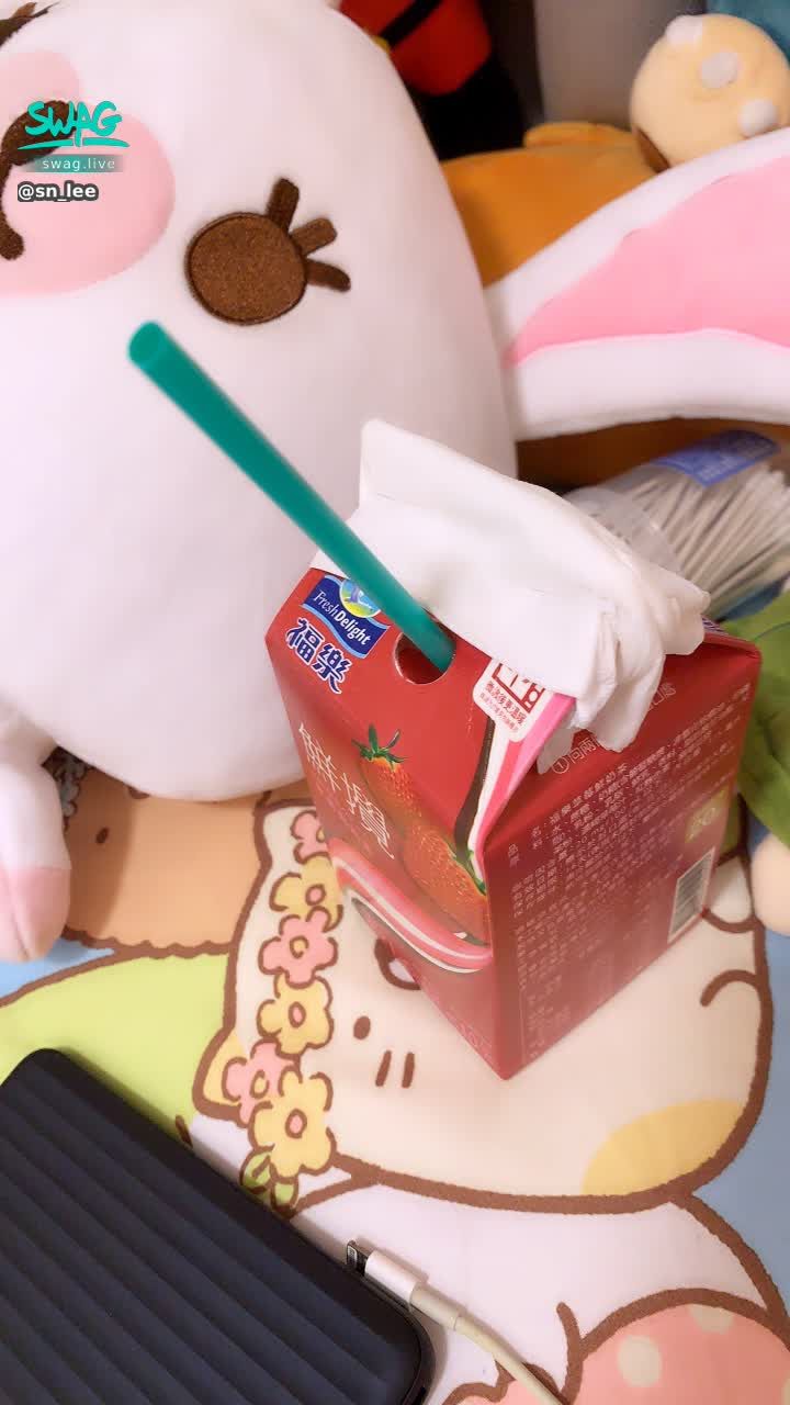  : Have a drink together. strawberry milk 😝