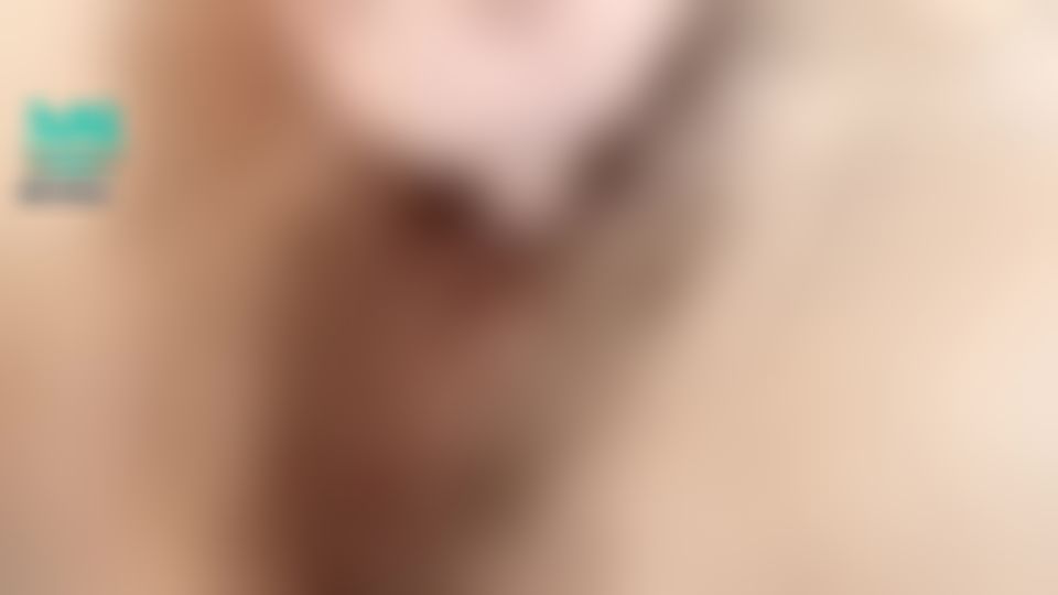  : 慰慰的刺激超級敏感的豆豆⋯⋯粉嫩嫩的一條😘😘😘穴口擴張..好害羞😊