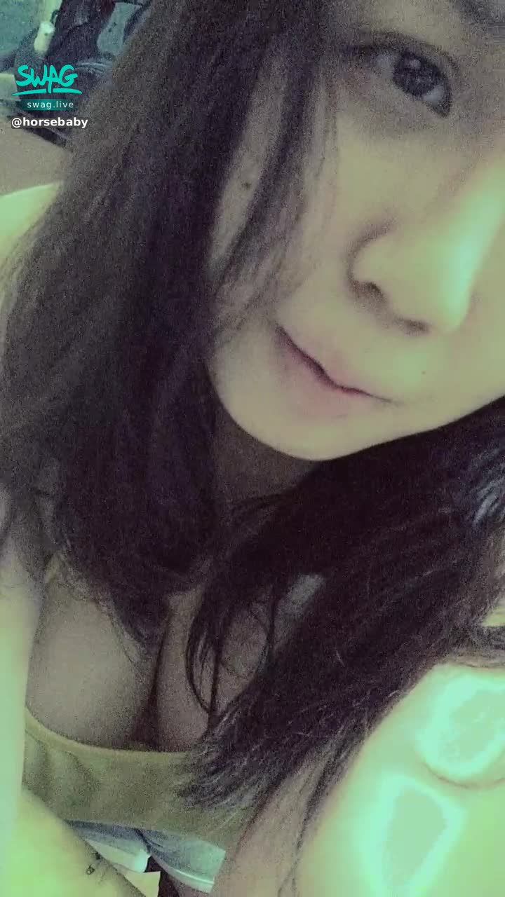  : do you miss me? In fact, I miss you very much too. Recently, I am too tired to get up early for work, so I have no time to live broadcast. 🤢
Remember to private message me 😘 I will reply when I have time ♥