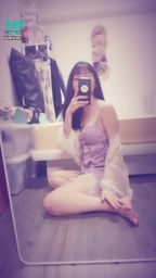 janicee : 放下一側的肩帶💙😈
肩頸發光的肌膚😍
胸口蕾絲下的深溝♥️
allure⭐
#內衣 #sexy #black #性感 #黑髮 #長髮 #乳溝 #低胸 #開衩 #美腿 #赤腳 #裸足 #鎖骨 #指甲油 #睡衣 #bra #乳溝 #蕾絲 #肩帶