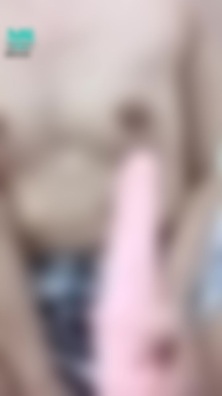 lizbaby : 假屌弄奶頭
#露點 #乳頭 #奶頭 #裸上身 #假屌
