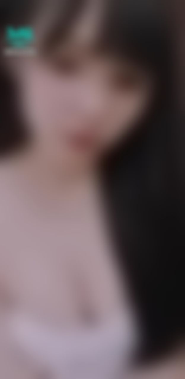  : 露脸: 送来一个这样的妹妹服务你，你满意吗???👅 ❤️
Được một em hàng ngon như này massage  anh có sướng không??