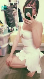 janicee : 蹲低時裙擺的開衩💓
純白性感女神💚
挖空露出胸型的設計💖
自己加工加胸墊弄了好久💋
white godess⭐
#長髮 #黑髮 #貼身 #性感 #露胸 #短裙 #長腿 #美腿 #赤腳 #裸足 #美足 #鎖骨 #sexy #指甲油 #黑框 #粗框 #眼鏡 #南半球 #馬尾