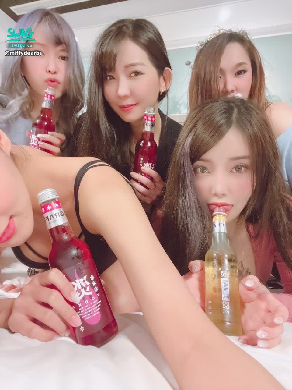 miffydearbebe : 今晚嗨到半夜!快來看直播
#不解釋#寂寞的夜#自己小酌#隱+5#姐抽的不是菸是寂寞#我浪點你慢點#我醉ㄌ
@ellabebee
@ladyyuan
@kamting
@chantelsexybaby