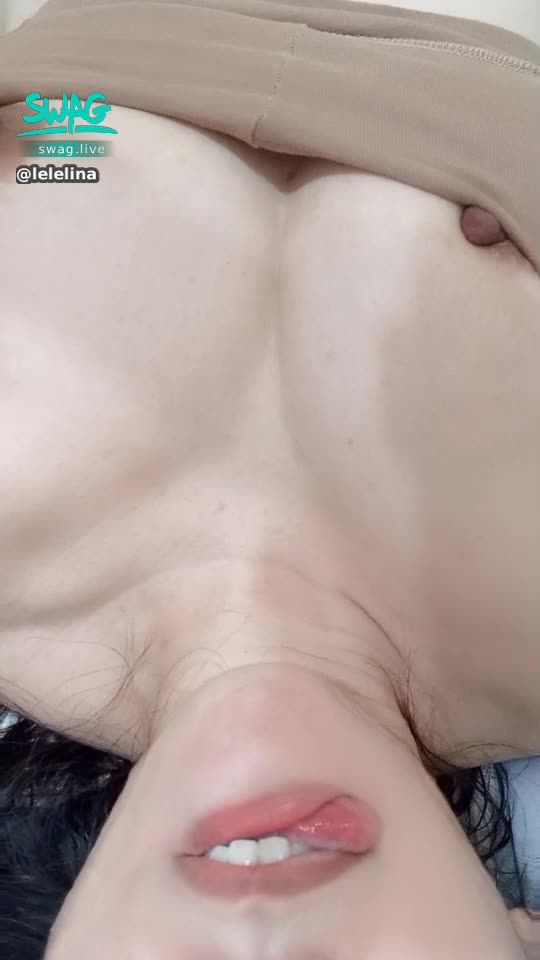 lelelina : ❤️仰躺乳頭摸摸即刻凸凸的⋯⋯😍
腋下寶寶控也很可以😊😊