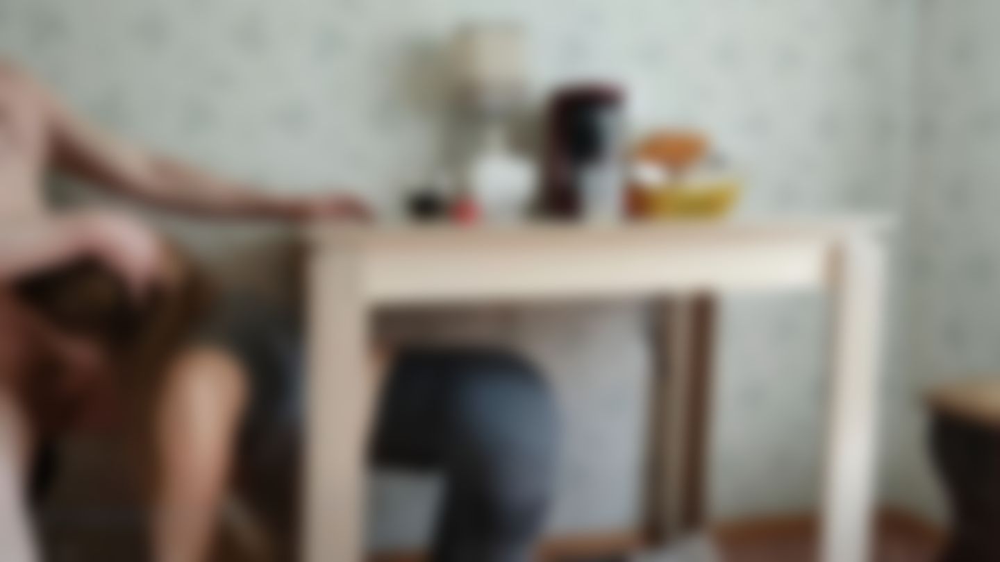 lilybarby : While my husband was drinking tea, I climbed under the table and sucked him off. Then he put me on the table and fucked me hard
#blowjob
#運動服 #白虎 #美腿 #口交 #深喉 #老漢推車 #傳教士