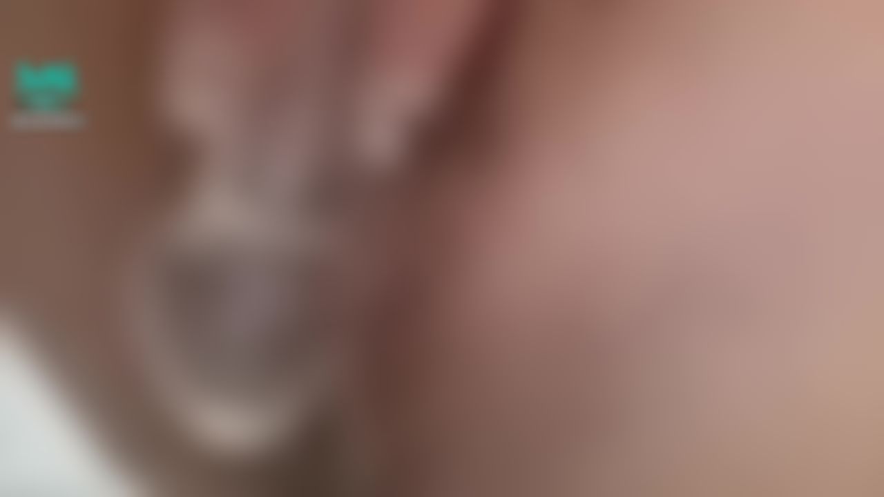 sweetievv : 內褲脫掉棒棒抽插進來了 鮑魚熱熱的...👉👈