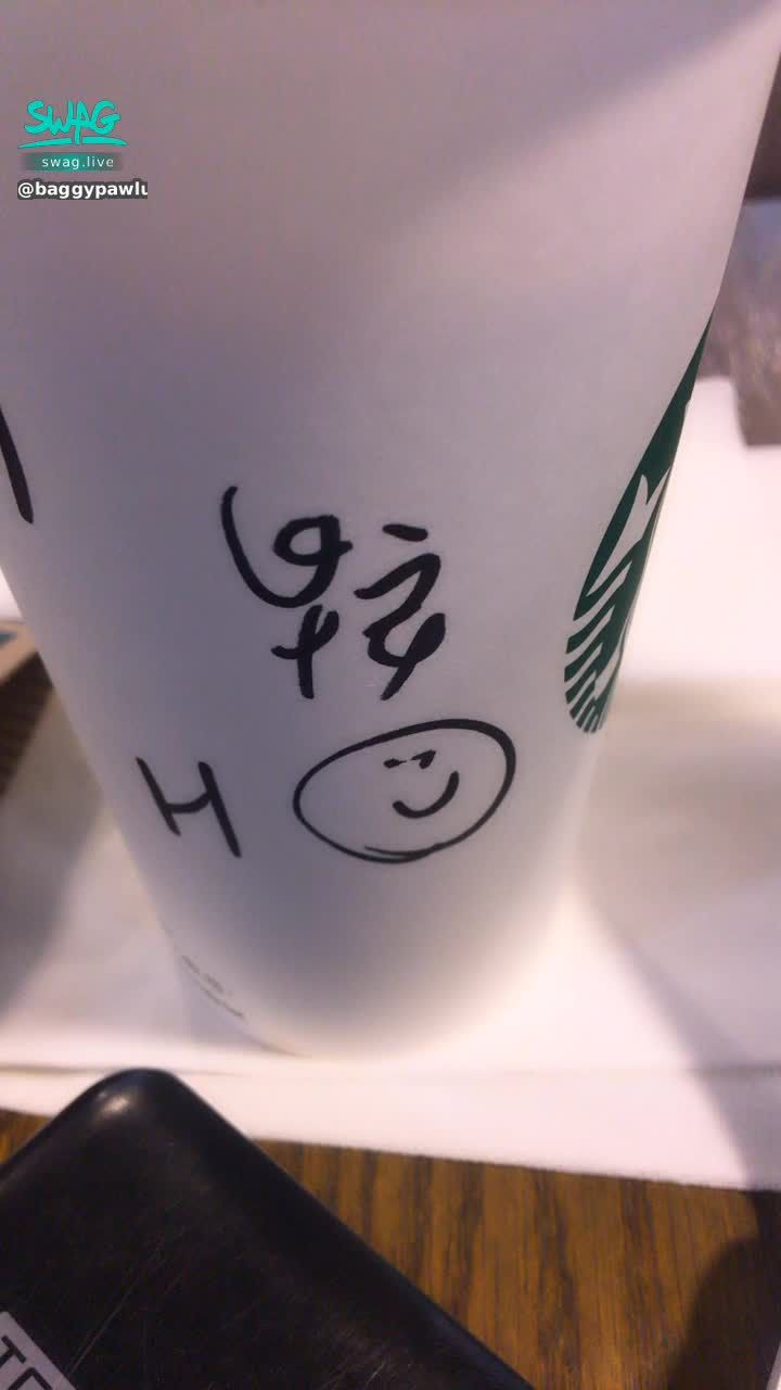  : 大家早安💕安安讀書中😘你們呢～～～～快私訊告訴我你們在做什麼好嗎😍