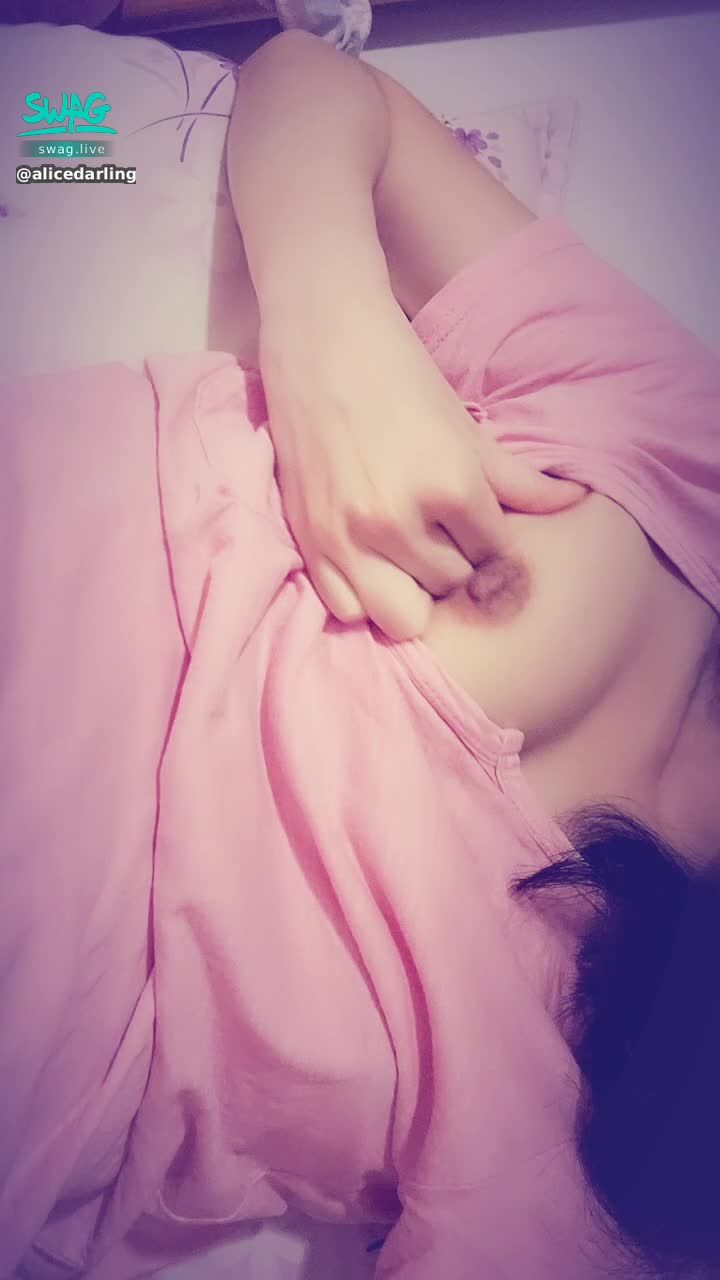  : 端午節快樂 ♥️♥️
有吃粽子嗎？
還是要吃小愛的 🥴🥴