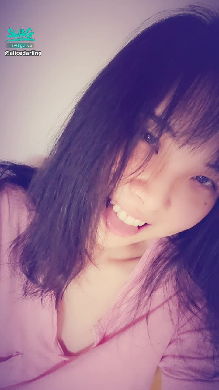  : 看我摸摸下面 😈😈
