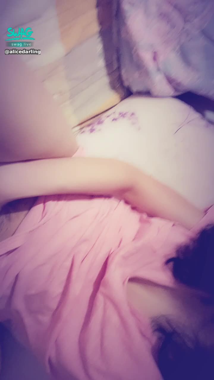  : 一邊親親 一邊幫我摳摳好不好 🤤🤤