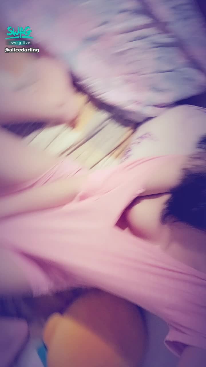  : 讓我坐在你身上搖 好不好 😈