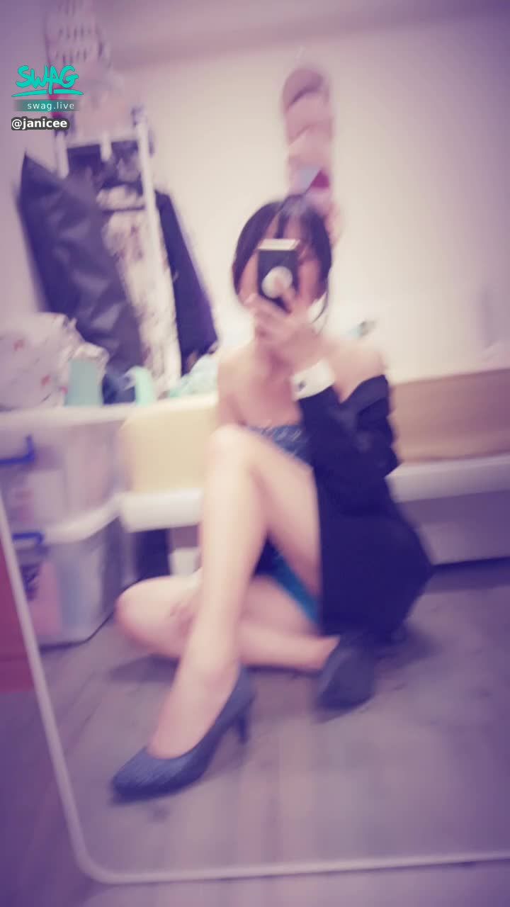 janicee : exposed panties 💓💓💓
open legs 🌹
Sexy M-shaped legs 😈😈😈
vest under shirt ⭐
I searched for a long time to buy clothes with hollow chest ♥️
There is only L size left, and it is twice as expensive to send it to change it than to buy one 🤣
sexy denim 🌹
#denim #長髮 #黑髮 #長腿 #美腿 #美足 #短褲 #sexy #馬甲 #露胸 #鏤空 #性感 #牛仔 #馬尾 #鎖骨 #高跟鞋 #單寧 #M字腿