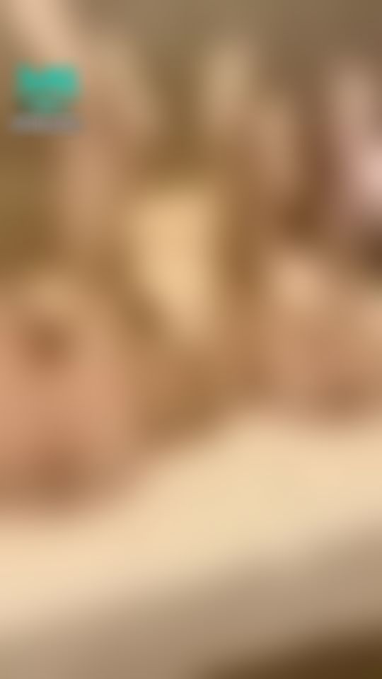 ladyyuan : 這畫面 omgomgomgomg 太驚訝了🤣
真爽，哥哥想插哪個穴？ 嘻嘻⋯
一起高潮到噴吧 3個白虎鮑魚超美的啦🥰


想領3女炮機高潮抽插片嗎？
刷禮10個紫黑鑽給你5部喔（超過10分鐘隱藏版）