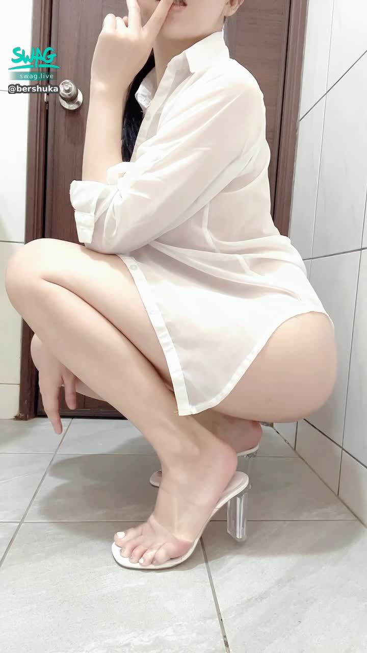 bershuka : ✨ The sexy buttocks and legs of transparent high heels + semi-transparent white shirt ‼ ️ One minute ‼ ️ Sexy ass and sexy long legs ‼ ️ There are big tits and Easter eggs inside. ‼ ️㊙️💋🔥🔥🔥