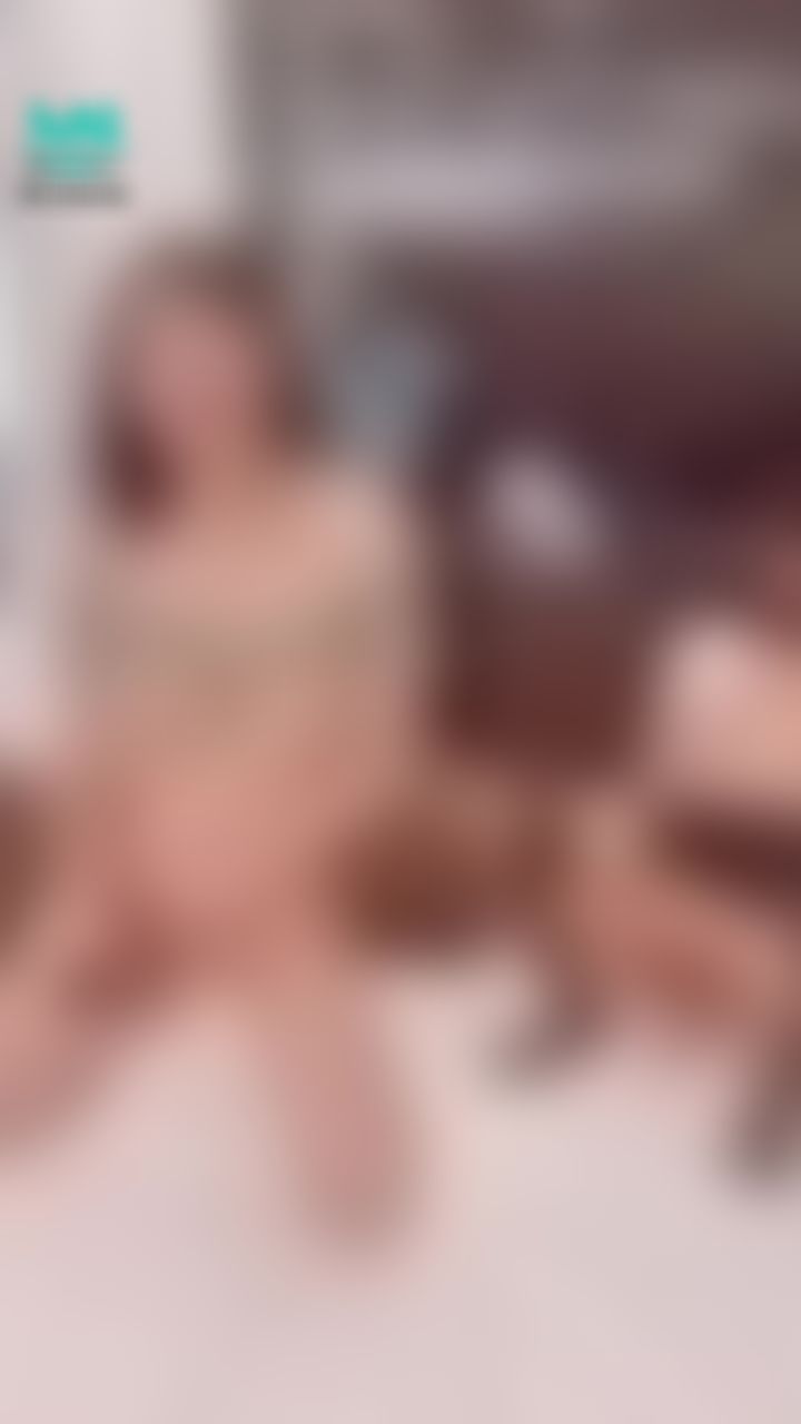 ladyyuan : 露臉三點全露☺️一起夾著大肉棒女上位同框
哥哥們要插哪個穴？ 打開讓你進來了
我換後入姿勢 你說好嗎？