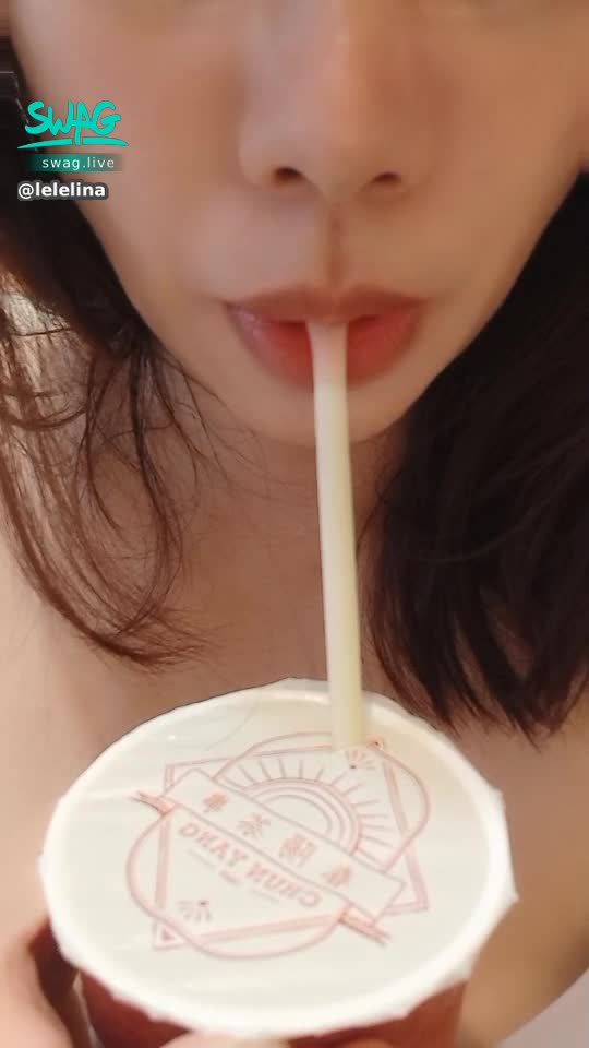  : The Temptation of Lele and the Straw 😋😋
Mouth can't stop sucking
Anything triggers a different smell on me now 😜😜
Lele's style 😘😘
No color, only suction 😄😄