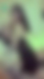 janicee : 背面牛仔內衣的清晰形狀😈
露出肌膚的深V鏤空♥️
黑色戰袍🌹
deeply sexy💓
#長髮 #黑髮 #短裙 #sexy #睡衣 #氣質 #細肩帶 #低胸 #洋裝 #鎖骨 #深V #鏤空 #赤腳 #裸足 #美腿 #性感
