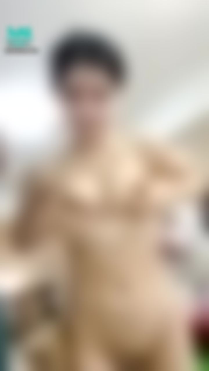 kikilinbabe : 掏奶抖奶給乳頭抹保養品再擠乳汁一起水乳交融