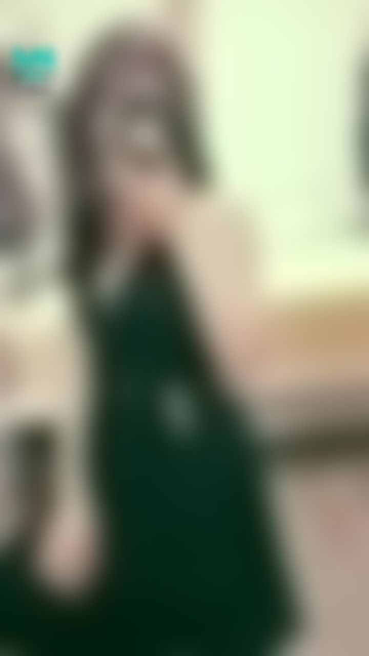 janicee : 露出肚臍😈
露出肌膚的深V鏤空♥️
黑色戰袍🌹
deeply sexy💓
#長髮 #黑髮 #短裙 #sexy #睡衣 #氣質 #細肩帶 #低胸 #洋裝 #鎖骨 #深V #鏤空 #性感