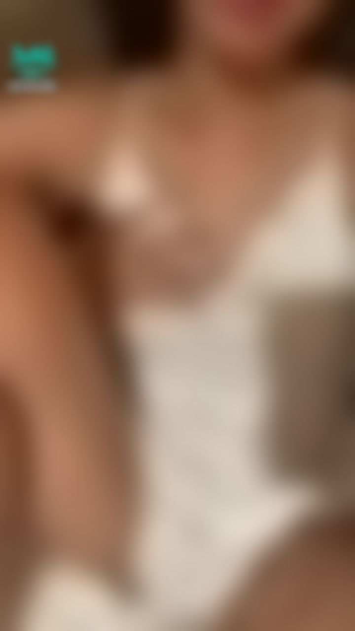 chloeebb : 滿秒誘惑限動💦😍這角度好欠哥哥直接肉棒插進來🔞