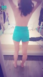 janicee : 脫掉上衣😍
抓個馬尾💙
伸展一下⭐
summer top💋
#長髮 #黑髮 #sexy #短褲 #氣 #鄰家女孩 #鎖骨 #赤腳 #裸足 #美腿 #性感 #腳趾 #裸背 #腳底