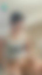 kikilinbabe : 再累再站不住還是要抬腿掰穴擦白白的保養液給你看