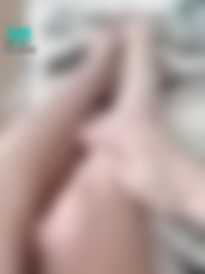 monicaray : Let’s smooth my feet and legs 😛