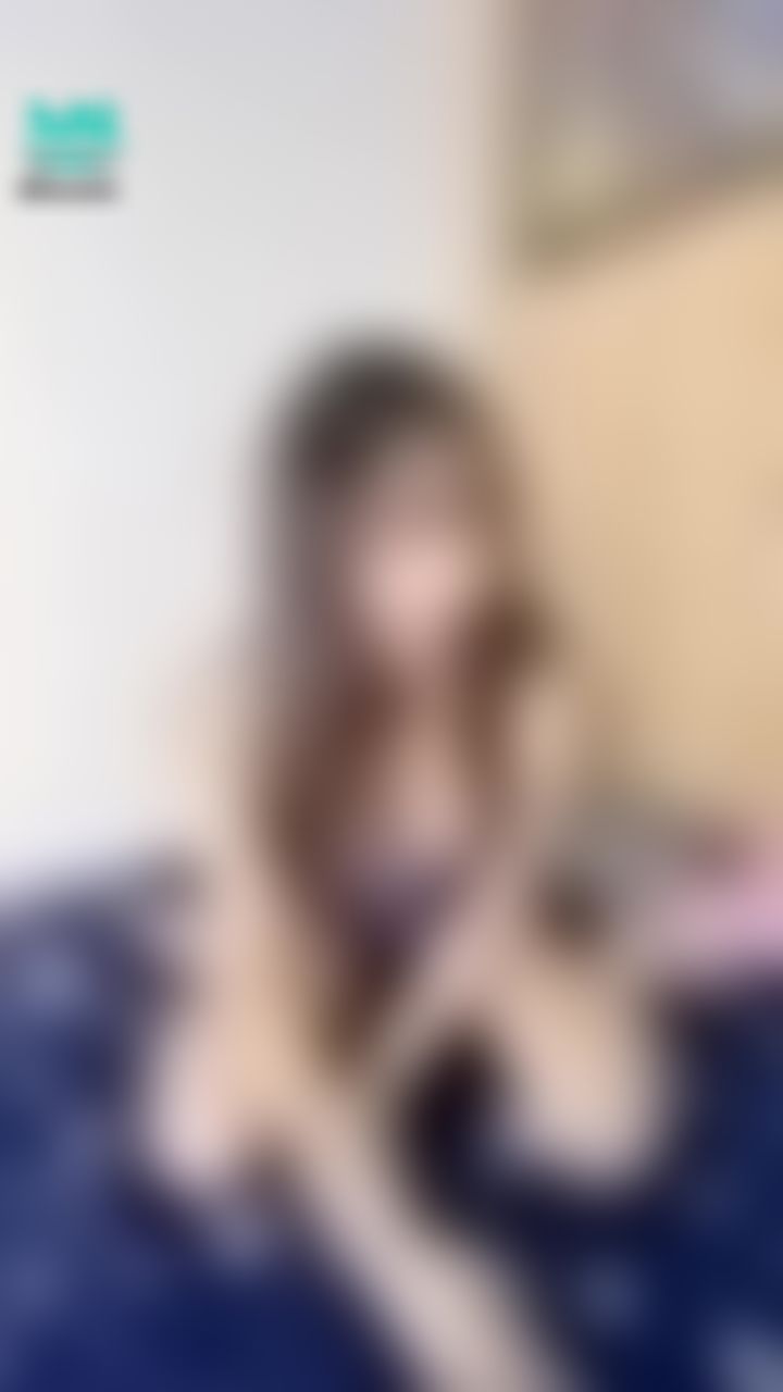  : 哥哥過來我親一個😘😘
眼睛不可以色色喔❤️❤️
#露胸
#親一個
#ㄇㄨㄚ
#