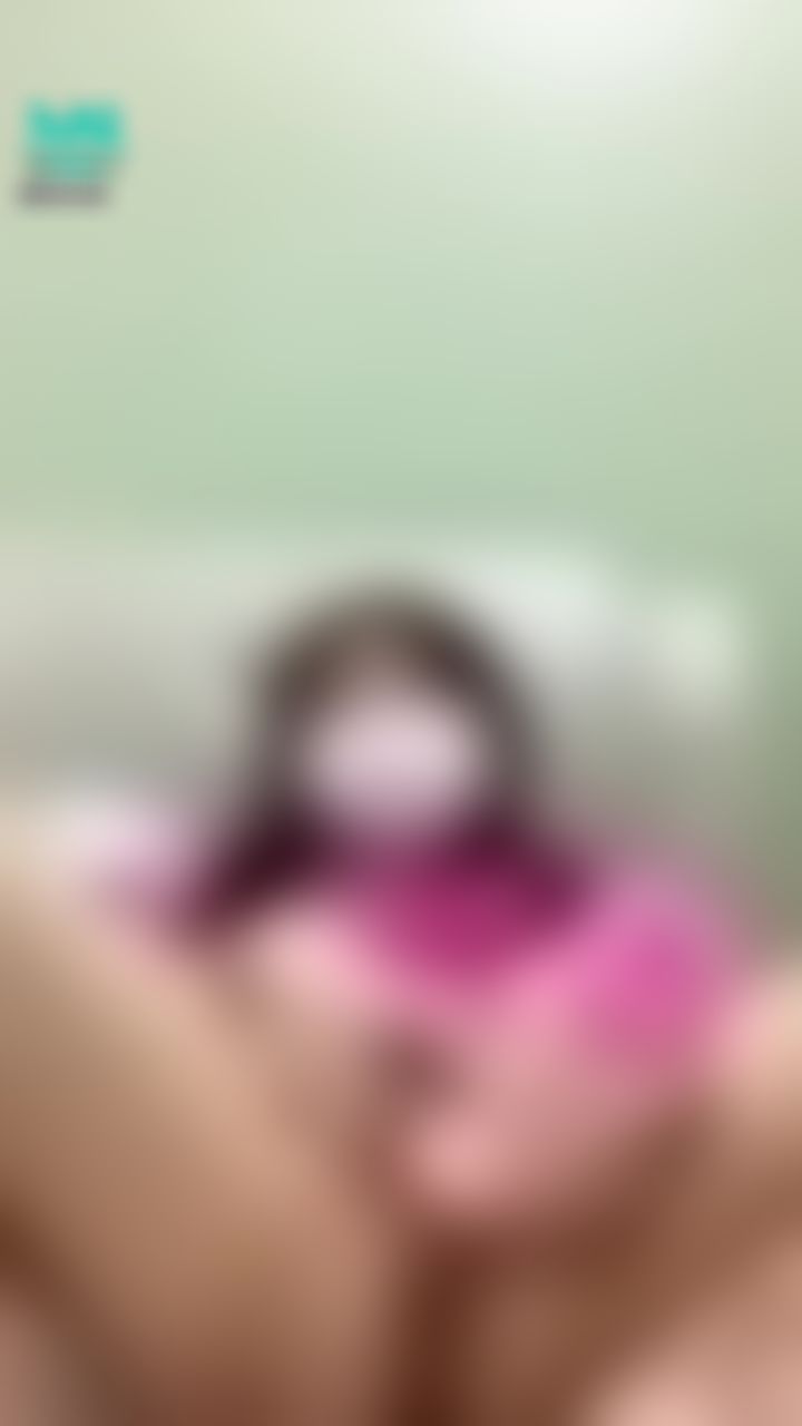 lizbaby : 假屌要插進去了
#裸下體 #假屌插入 #穴穴 #露穴 #陰毛 #毛毛 #呻吟聲 #假屌 #口罩