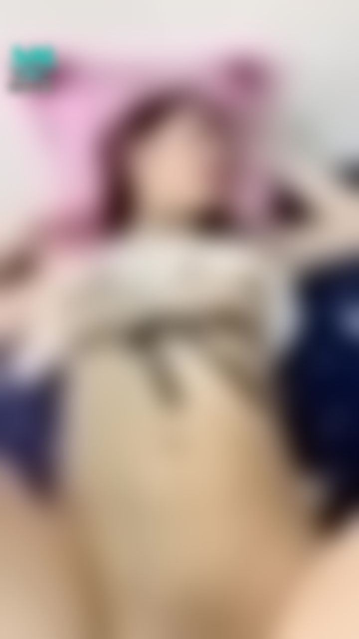 ling_yue : 哥哥你今天怎麼特別大力！害我叫的好大聲🫣🫣🐳🐳
⚠️淫叫聲過大請小心❤️❤️
有小彩蛋喔❤️❤️
#做愛
#淫叫
#露奶