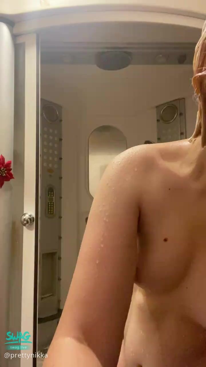prettynikka : I’m taking a shower and masturbate 🤤