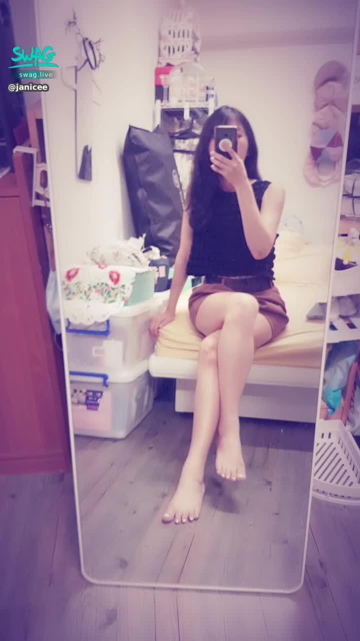  : Short skirts that are exposed as soon as you sit down 😎
upskirt scenery 💋
summer without underwear 😈
sexy peek 👀
#長髮 #黑髮 #sexy #短裙 #氣質 #赤腳 #美腿 #性感 #裸足 #曝光 #背心 #腋下 #裙底
Private message me "sideways", changing clothes and pulling the video to the side of the areola 💗