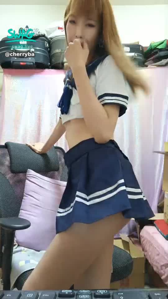  : Erotic schoolgirl without panties
Fantasizing about being groped from the bottom of the skirt by my brother...
#裙底 #摸摸 #鮑魚 #騷
