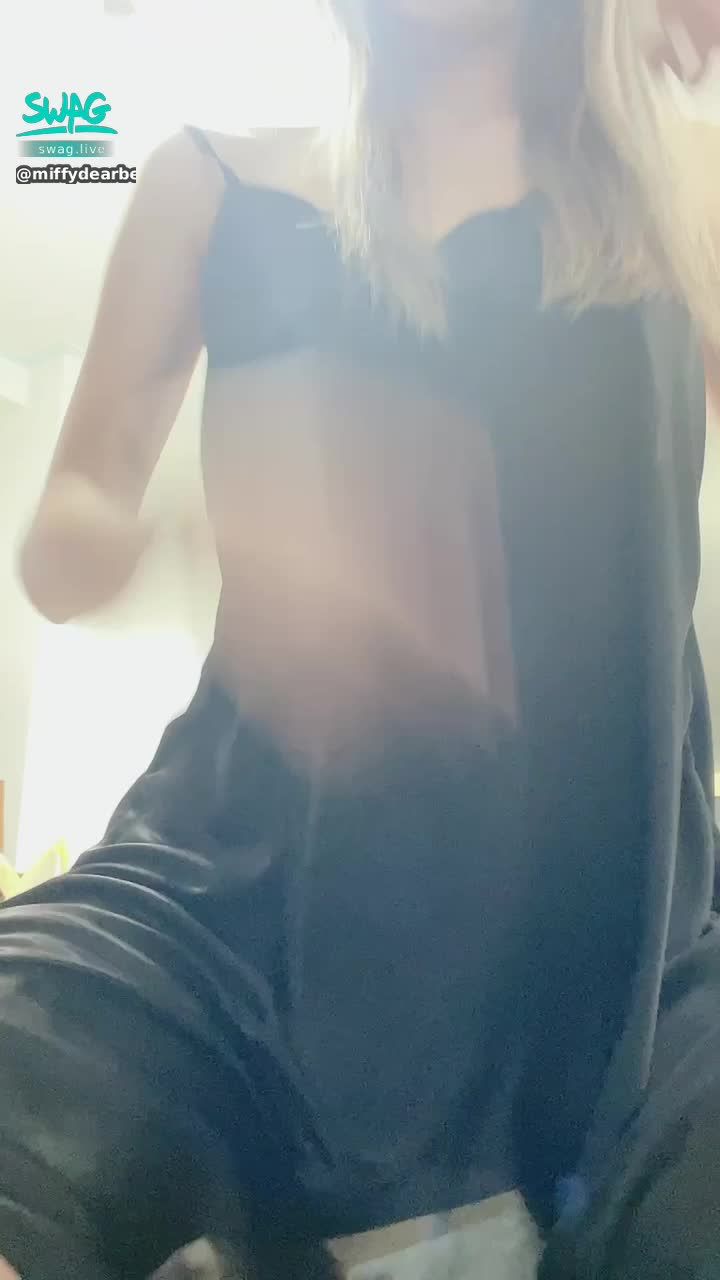 miffydearbebe : 脹奶到不行太過柔軟抓不住‼️不要對我上下其手呀哥哥🧍‍♂️🤭好想要⋯⋯