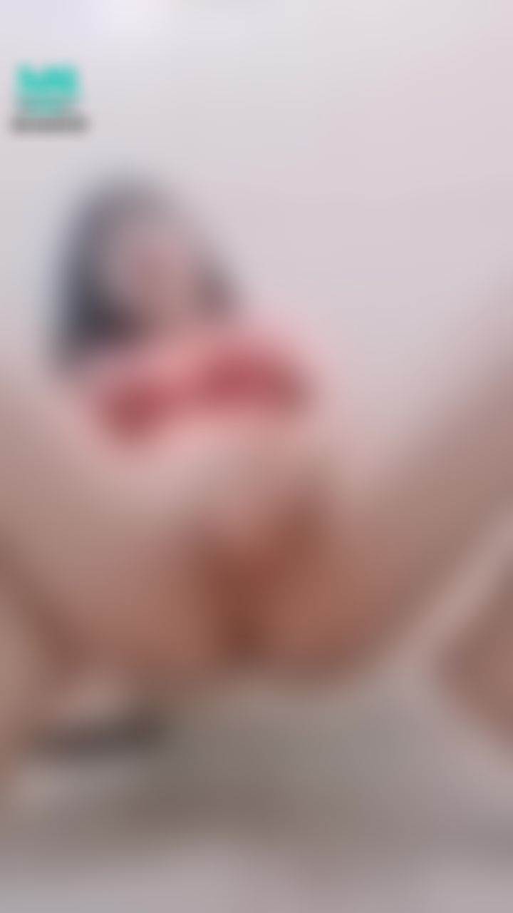 sexyylady : 抽插喷水，超爽。❤躲在卫生间来个抽插 只能压低声音，怕别人听到，那种偷偷的好刺激呀