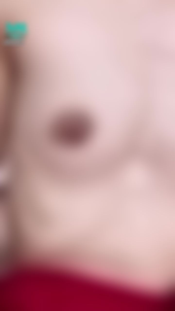 lizbaby : 大乳頭，想要吸嗎？
#裸上身 #露點 #乳頭 #奶頭 #奶子