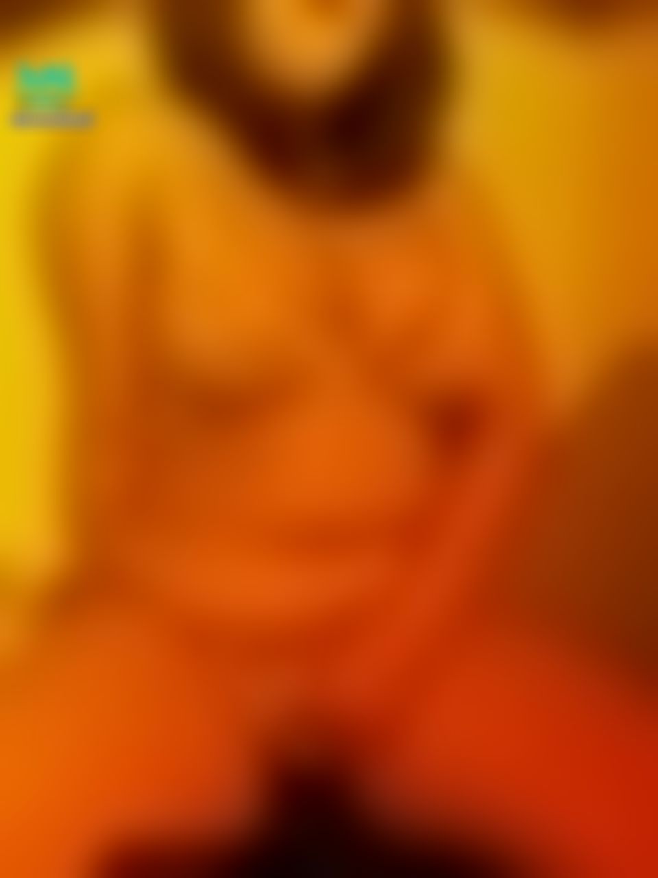  : 沒戴口罩 隔著內褲摸妹妹好濕哦❤️