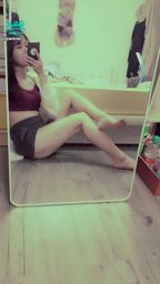 janicee : 短褲的褲底💚
健康的腿♥️
酒紅色💖
burgendy💓
#長髮 #黑髮 #sexy #短褲 #氣質 #赤腳 #美腿 #性感 #裸足 #露腰 #鎖骨 #小可愛 #細肩帶 #腳底