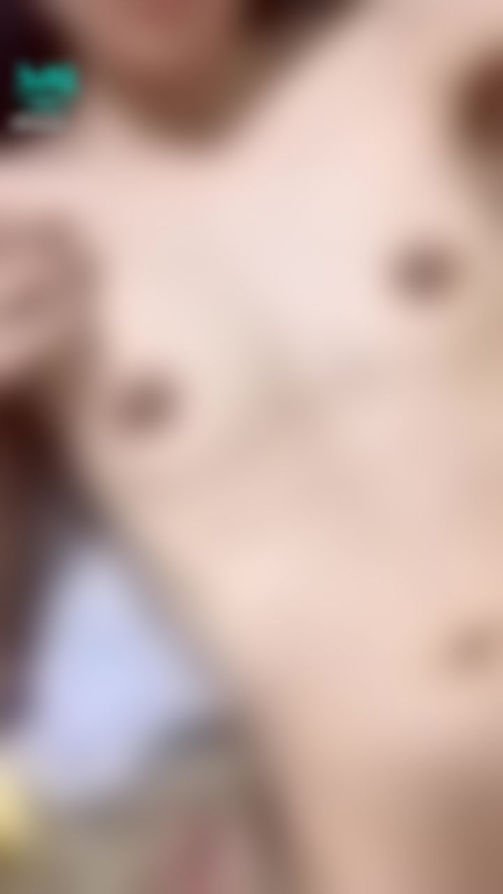 lizbaby : 喜歡奶子還是穴穴呢？
#裸上身 #裸體 #全裸 #露點 #乳頭 #奶頭 #穴穴 #陰毛 #毛毛 #露穴