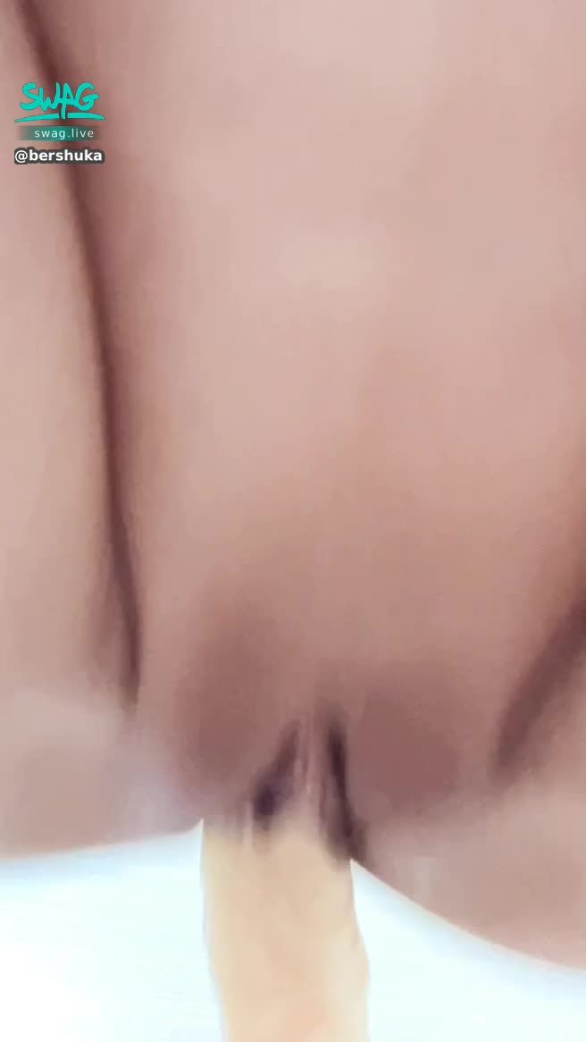 bershuka : 後入抽插🥺💦手機放床上拍🙈🔥好濕好滑⋯好想要⋯一直插不要停~~💦💦💦💦💦💦