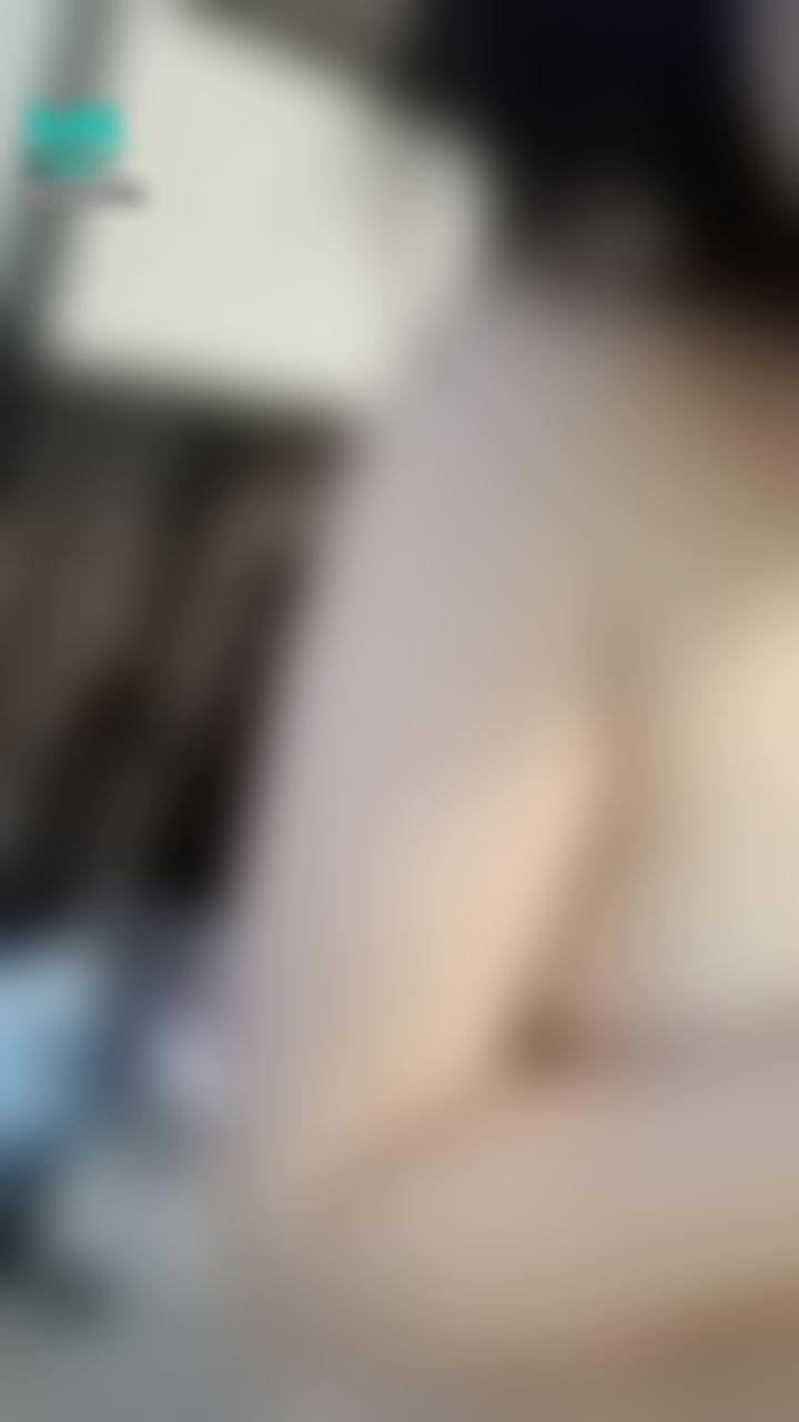 loveevelyn : 邊上播邊拍的限動~~直播沒看到的另一面😈