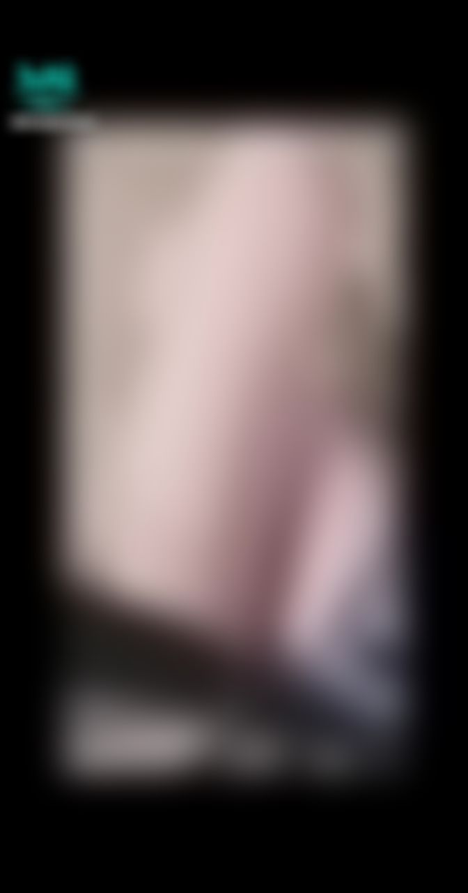 s***********m : 在辦公室拉開鈕扣展現性感蕾絲內褲
🔥🔥🔥
I'm sexy bitch in office 🙈😝