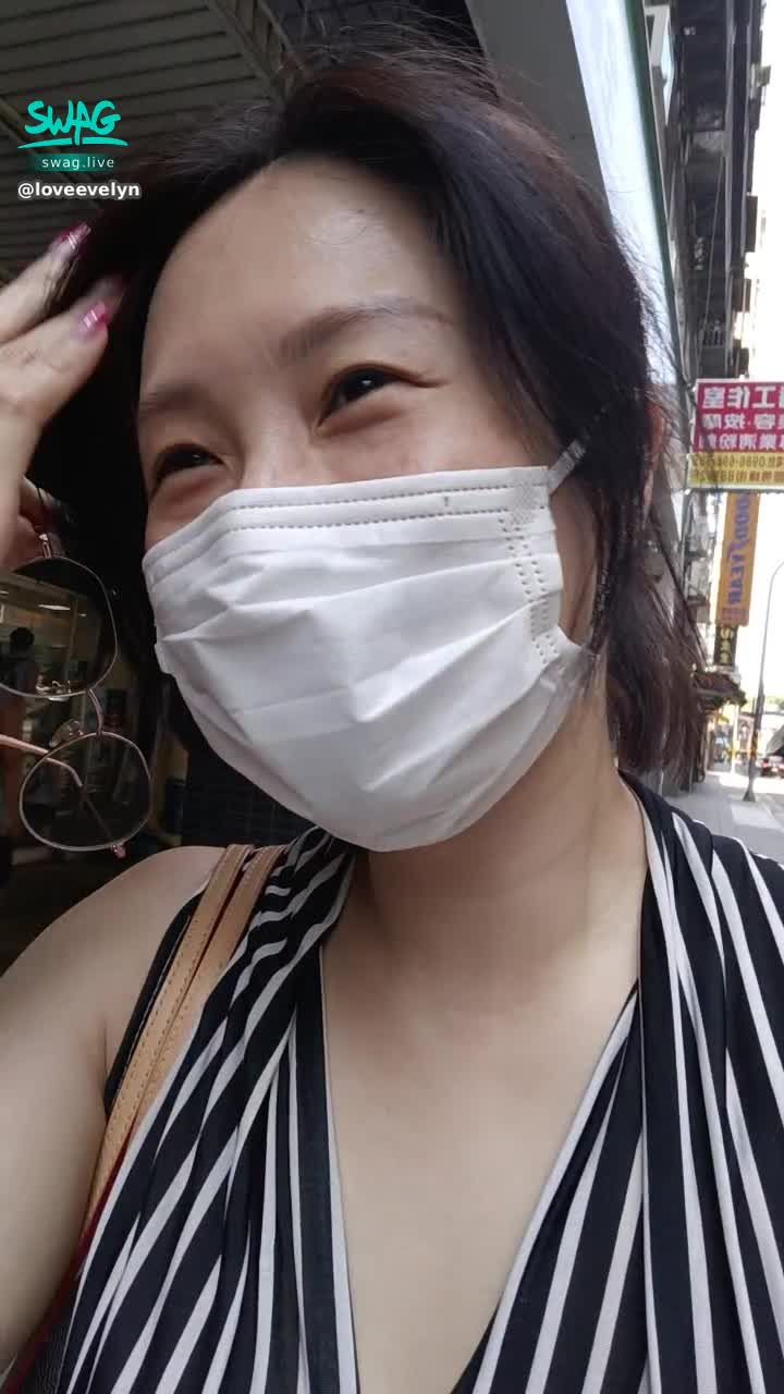 loveevelyn : 等待的心情很忐忑欸，我怎麼會豬頭忘記帶下車啦🤣