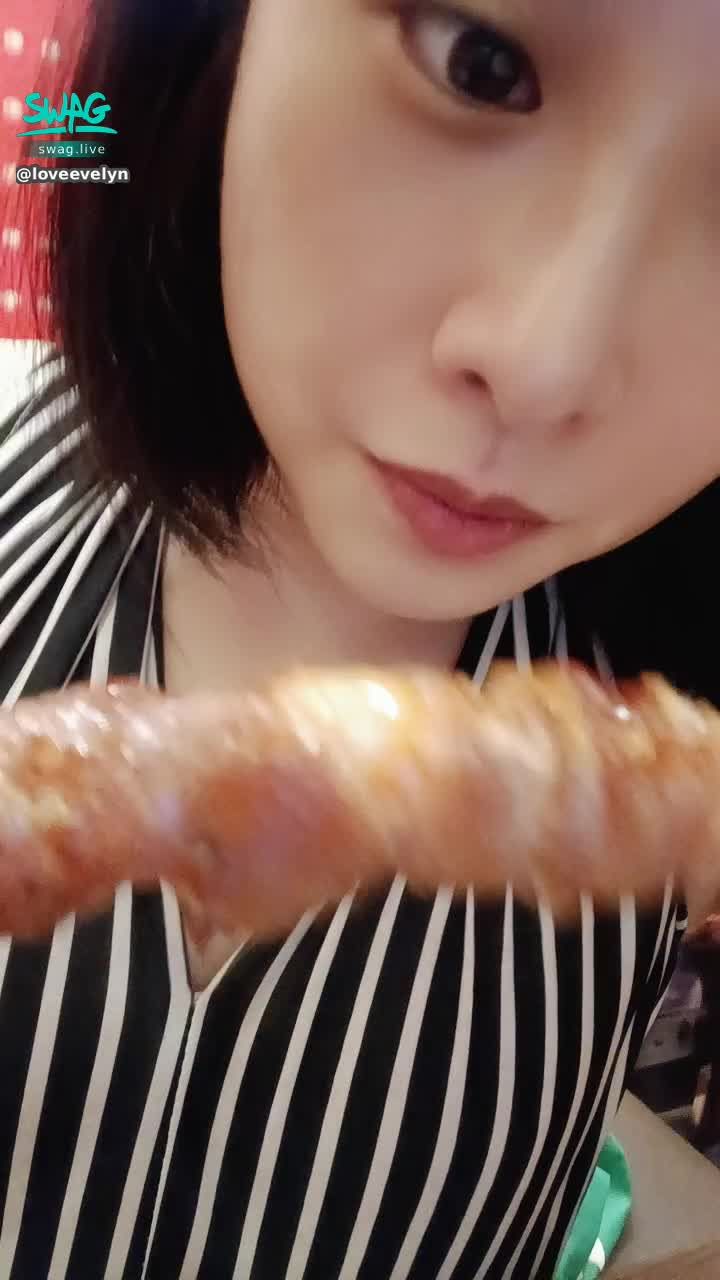 loveevelyn : This skewer is very special, called "pig shrimp skewer", the pork slices are wrapped with shrimp, so fresh ♥️♥️♥️