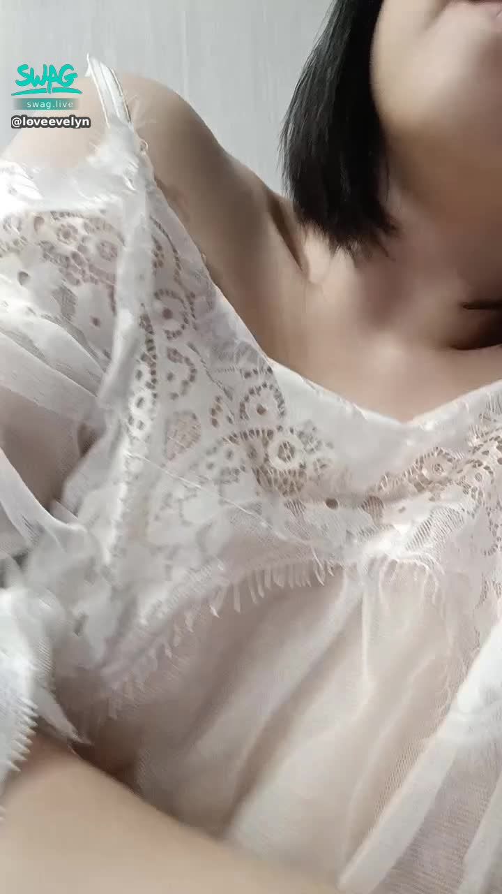 loveevelyn : 新的性感睡衣喜歡嗎？，這有穿跟沒穿差不多內🤤🫣🫣🫣🙈🙈🙈